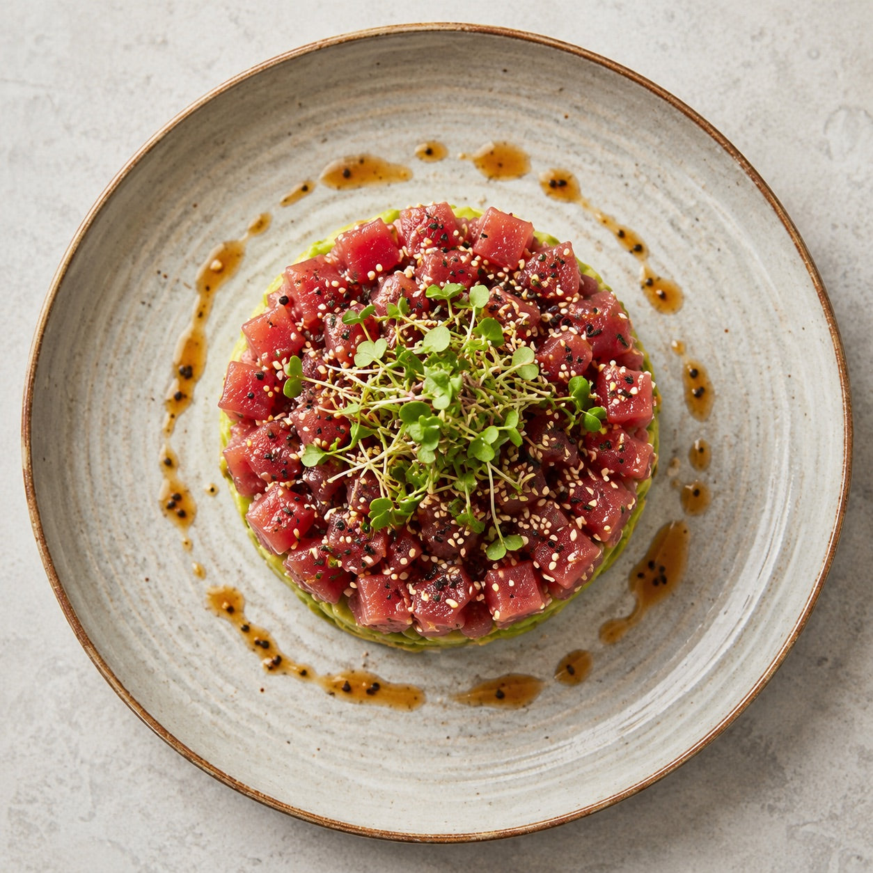 Thunfischtatar mit Avocado & Ponzu